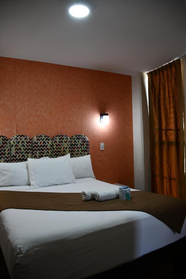 Hotel Flamingos Guadalajara Exterior photo